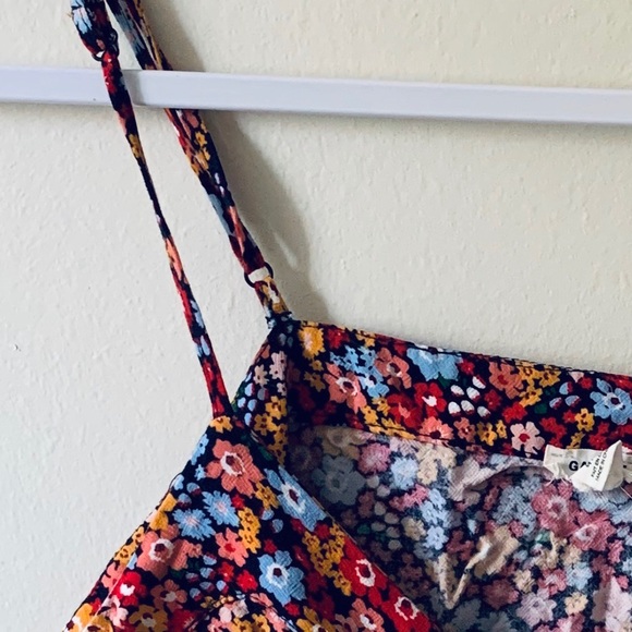 Garage// flower crop top flower 🌸 - Picture 3 of 3